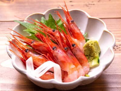 器の中のアマエビの刺身2
